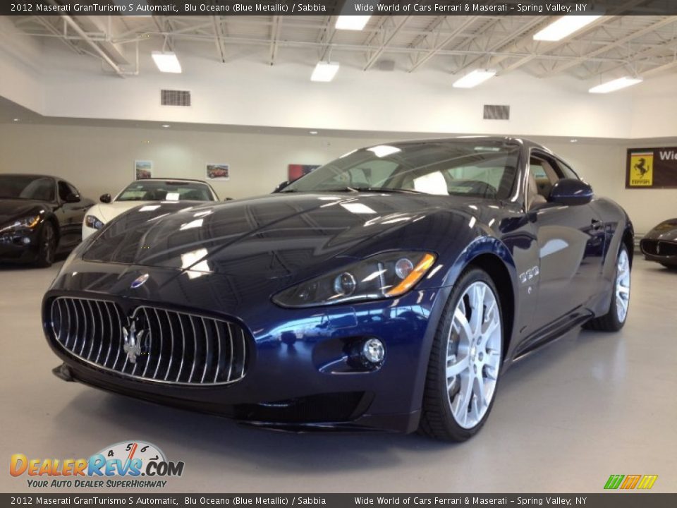 Front 3/4 View of 2012 Maserati GranTurismo S Automatic Photo #3