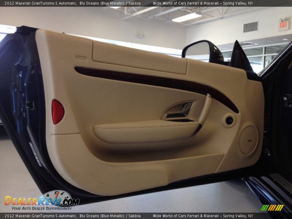 Door Panel of 2012 Maserati GranTurismo S Automatic Photo #21