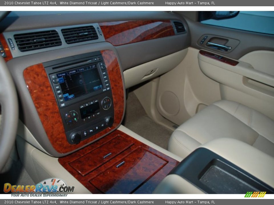 2010 Chevrolet Tahoe LTZ 4x4 White Diamond Tricoat / Light Cashmere/Dark Cashmere Photo #31