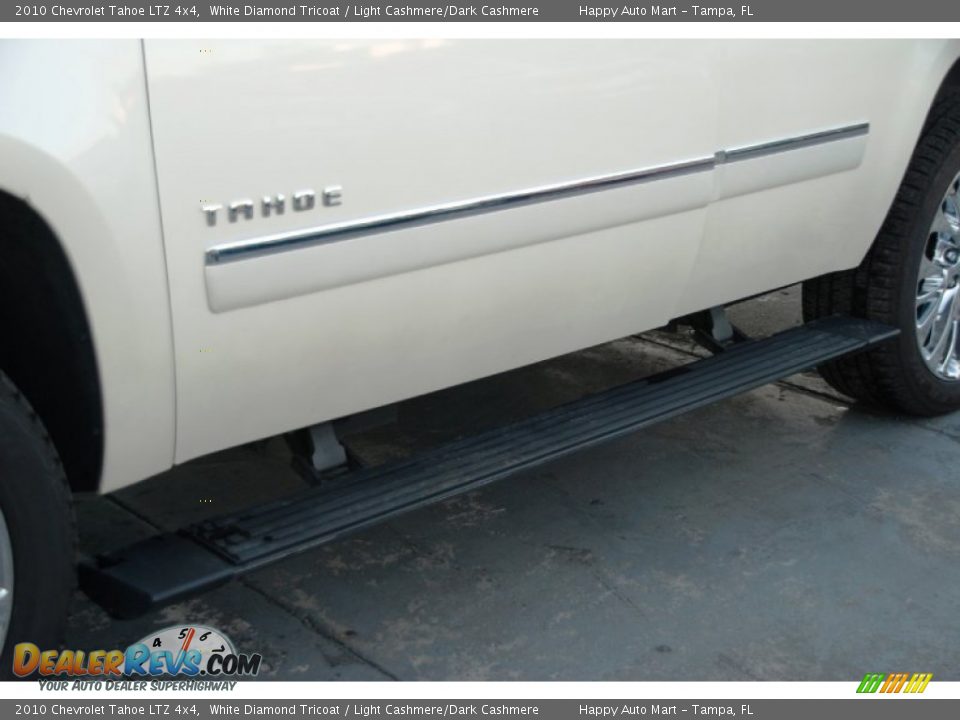 2010 Chevrolet Tahoe LTZ 4x4 White Diamond Tricoat / Light Cashmere/Dark Cashmere Photo #35