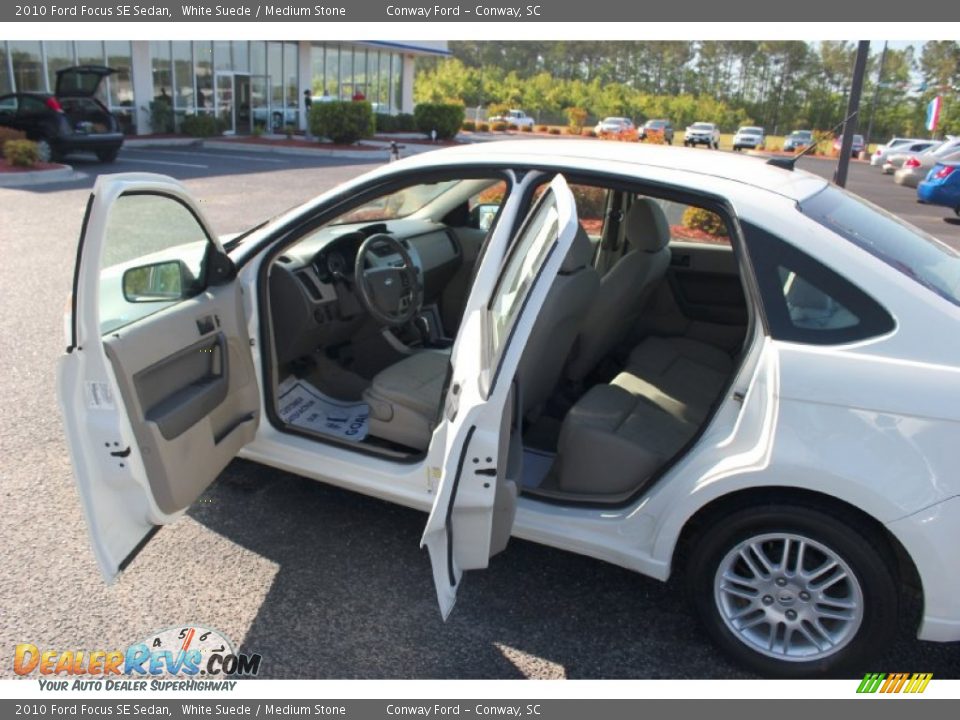 2010 Ford Focus SE Sedan White Suede / Medium Stone Photo #10
