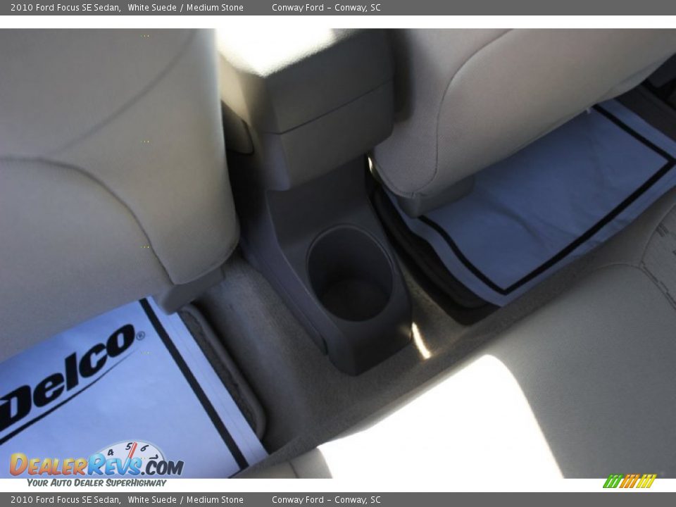 2010 Ford Focus SE Sedan White Suede / Medium Stone Photo #12