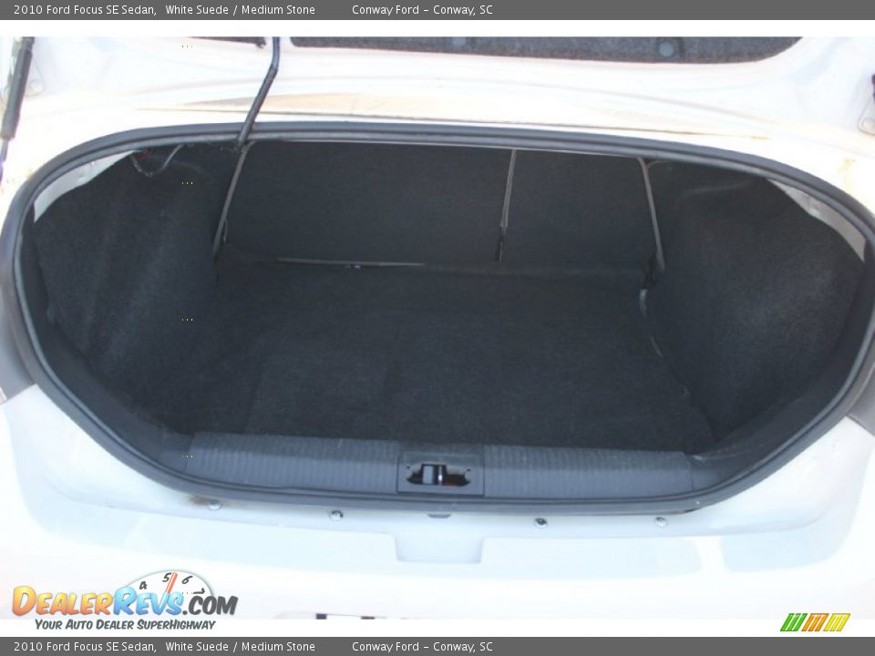 2010 Ford Focus SE Sedan White Suede / Medium Stone Photo #16