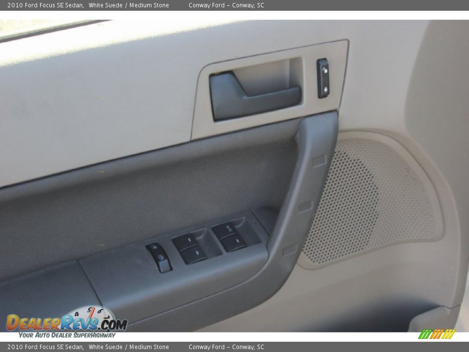 2010 Ford Focus SE Sedan White Suede / Medium Stone Photo #17