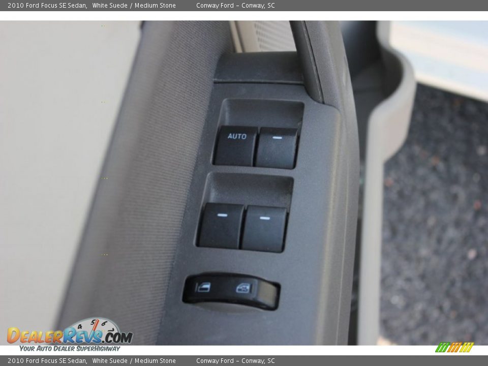 2010 Ford Focus SE Sedan White Suede / Medium Stone Photo #18