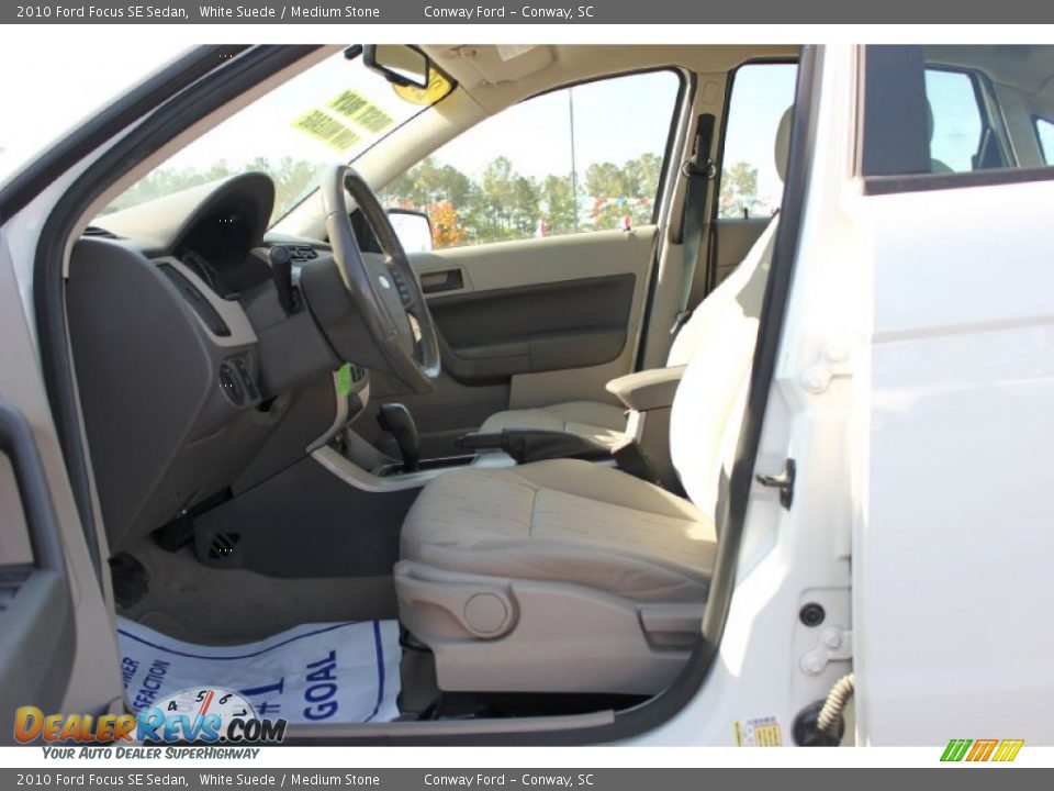 2010 Ford Focus SE Sedan White Suede / Medium Stone Photo #19