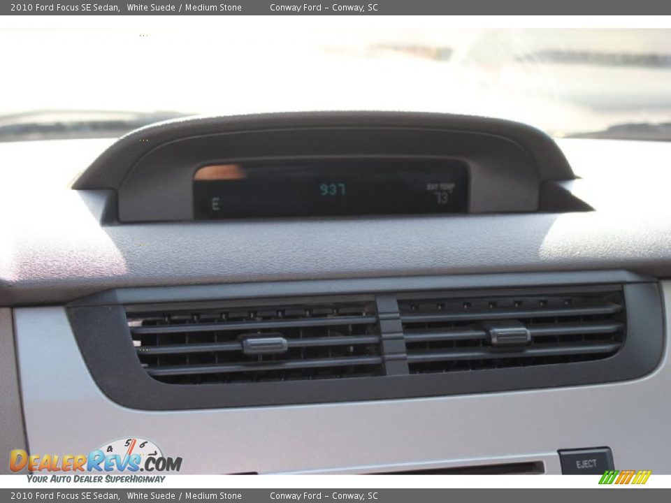 2010 Ford Focus SE Sedan White Suede / Medium Stone Photo #23