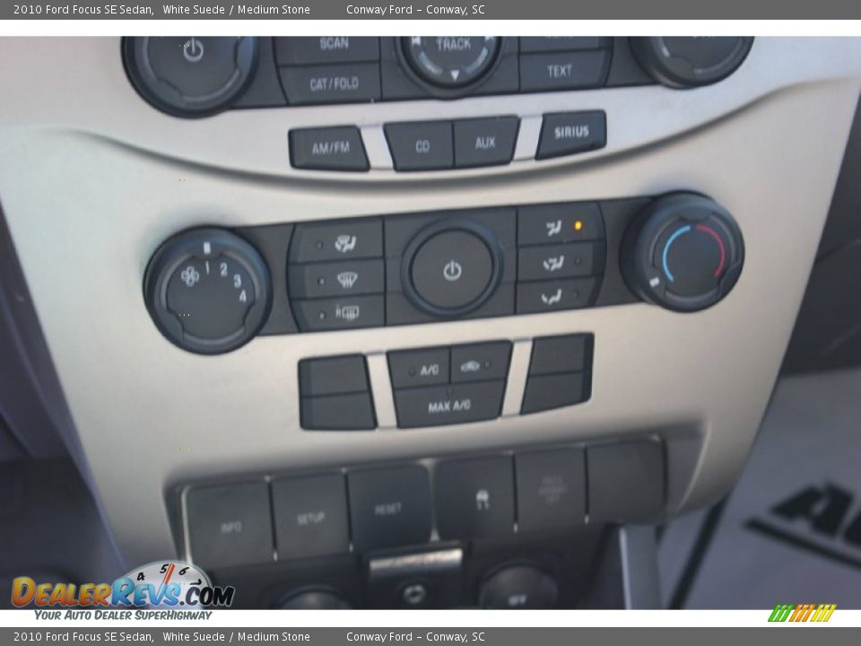 2010 Ford Focus SE Sedan White Suede / Medium Stone Photo #25