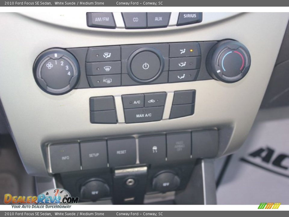 2010 Ford Focus SE Sedan White Suede / Medium Stone Photo #26