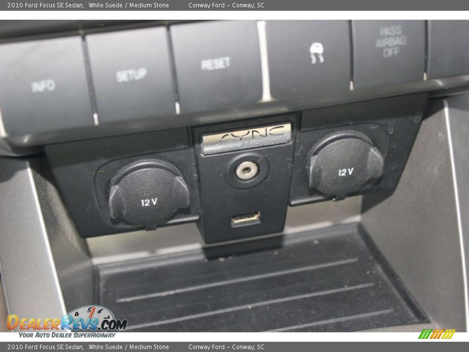 2010 Ford Focus SE Sedan White Suede / Medium Stone Photo #27