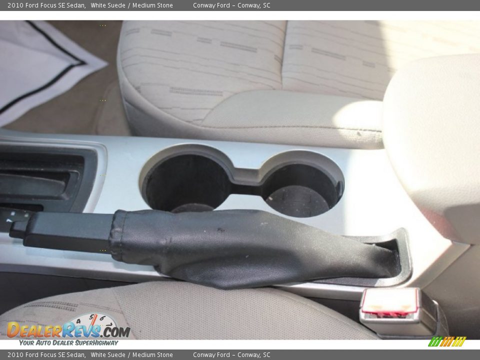 2010 Ford Focus SE Sedan White Suede / Medium Stone Photo #28