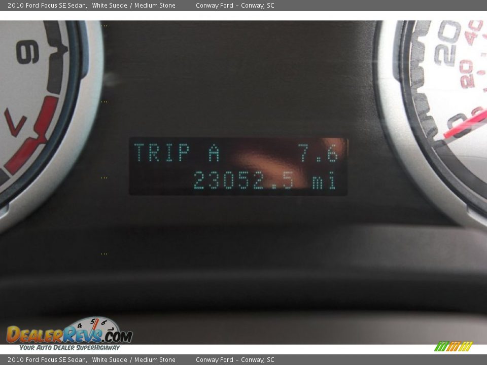 2010 Ford Focus SE Sedan White Suede / Medium Stone Photo #30