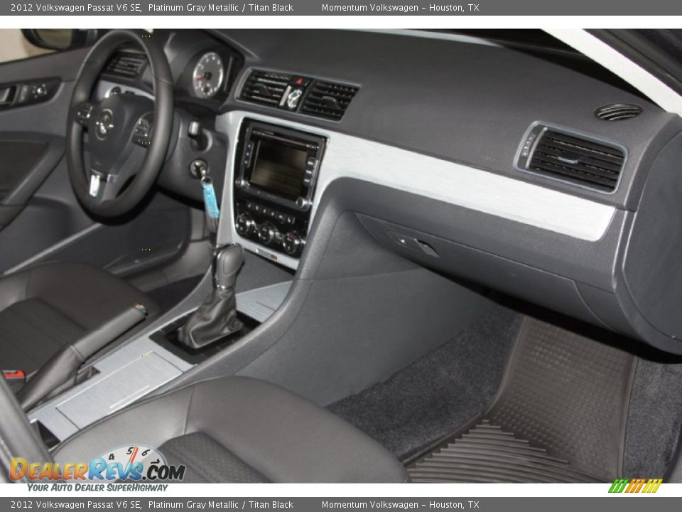 2012 Volkswagen Passat V6 SE Platinum Gray Metallic / Titan Black Photo #23