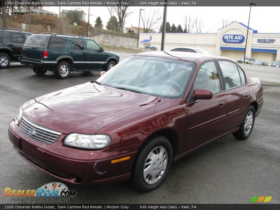 Front 3/4 View of 1998 Chevrolet Malibu Sedan Photo #7