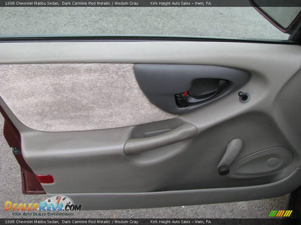 Door Panel of 1998 Chevrolet Malibu Sedan Photo #11