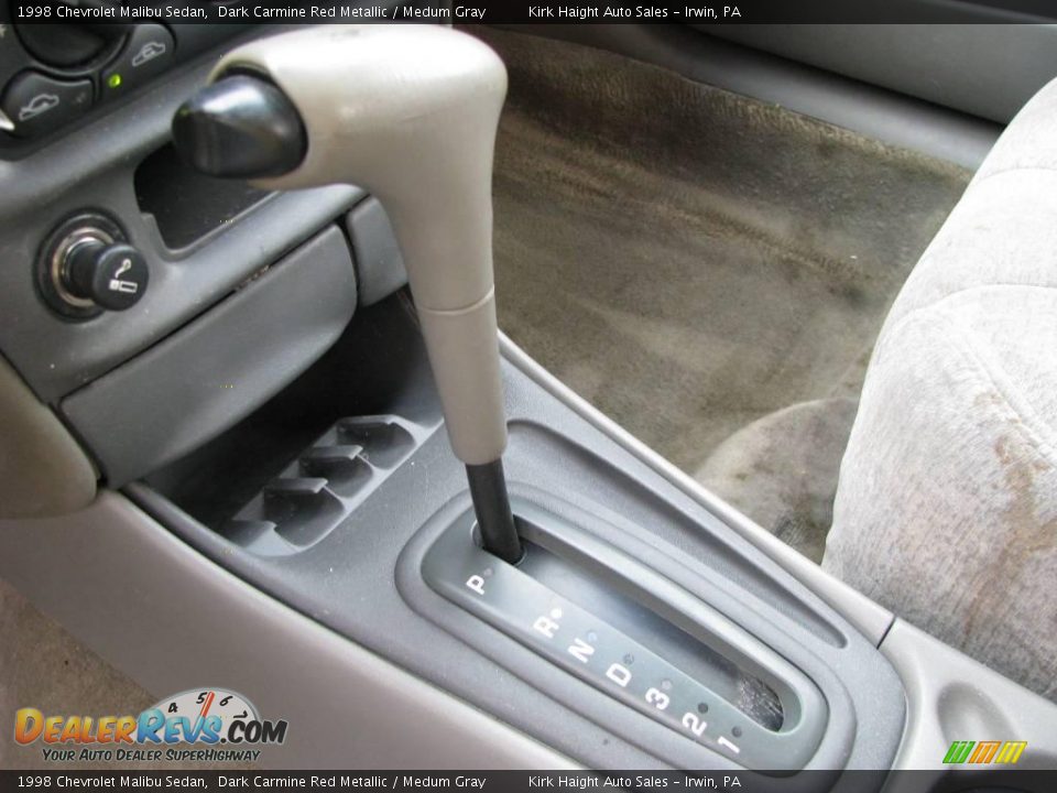 1998 Chevrolet Malibu Sedan Shifter Photo #13