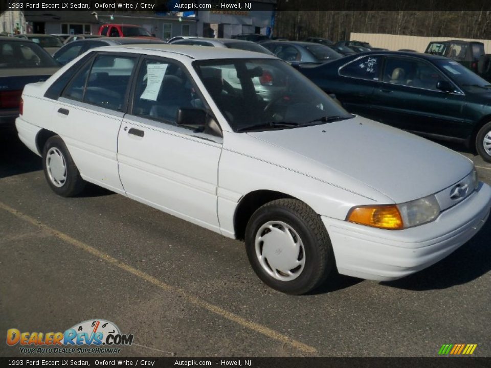 1993 Ford Escort LX Sedan Oxford White / Grey Photo #2