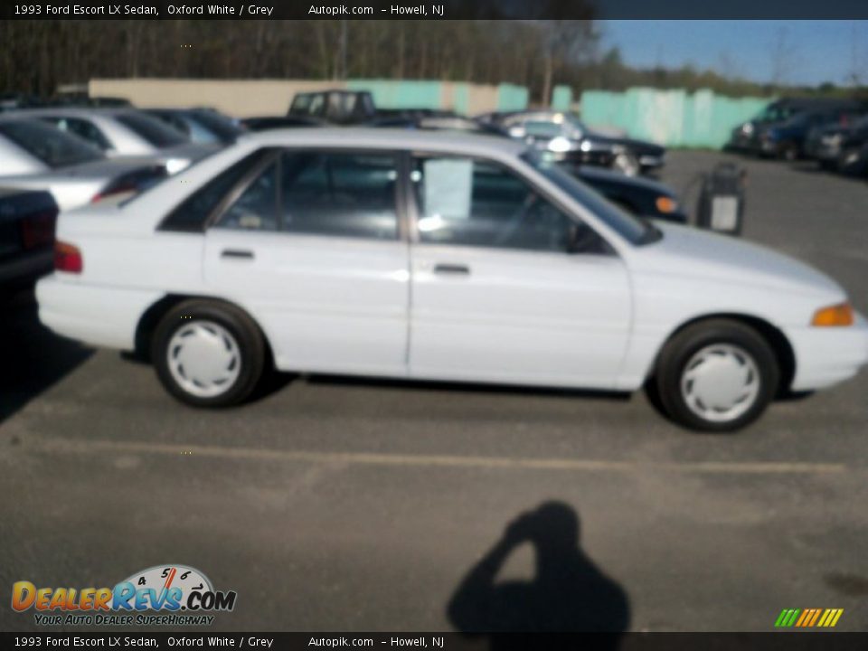 1993 Ford Escort LX Sedan Oxford White / Grey Photo #3