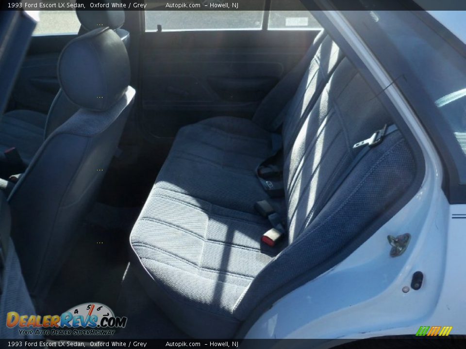 1993 Ford Escort LX Sedan Oxford White / Grey Photo #6