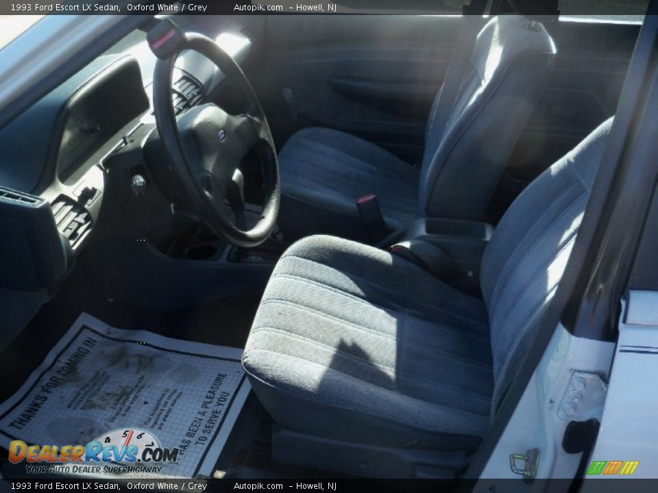 1993 Ford Escort LX Sedan Oxford White / Grey Photo #7