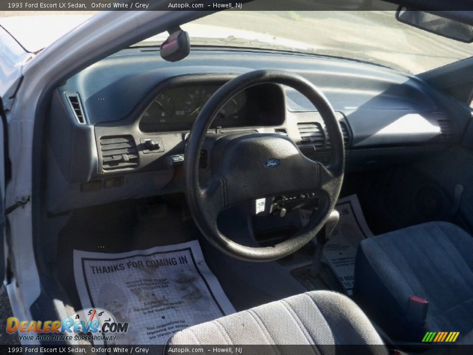 1993 Ford Escort LX Sedan Oxford White / Grey Photo #8