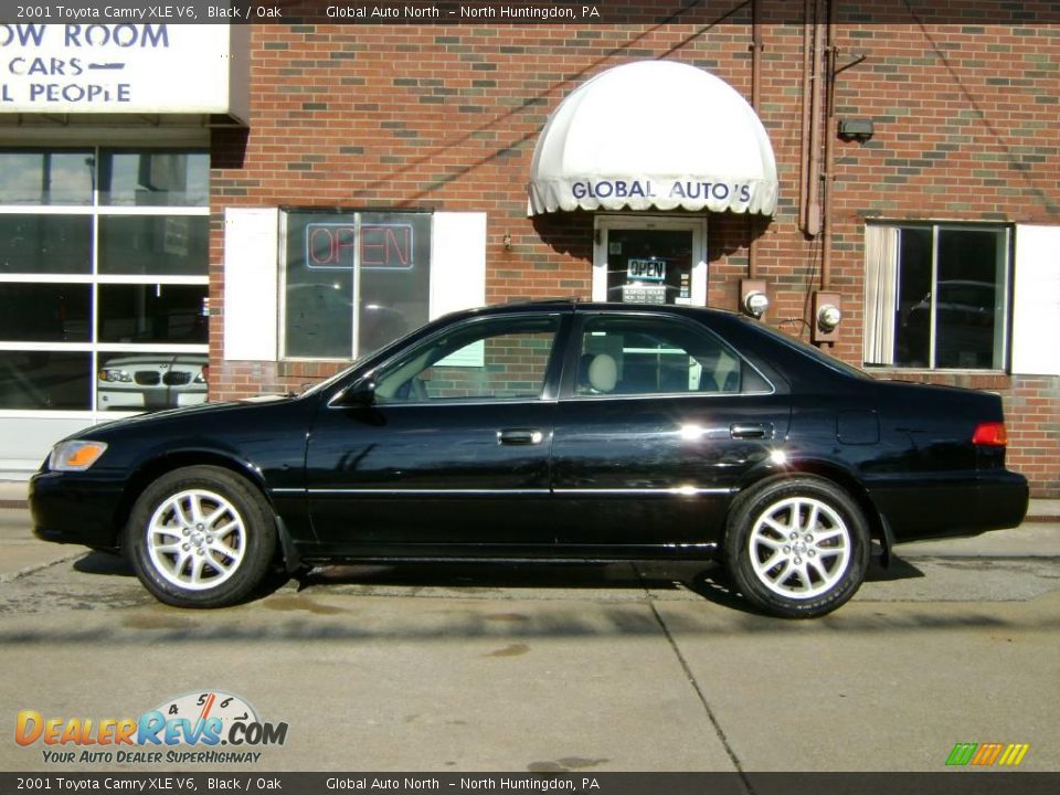 2001 Toyota Camry XLE V6 Black / Oak Photo #2