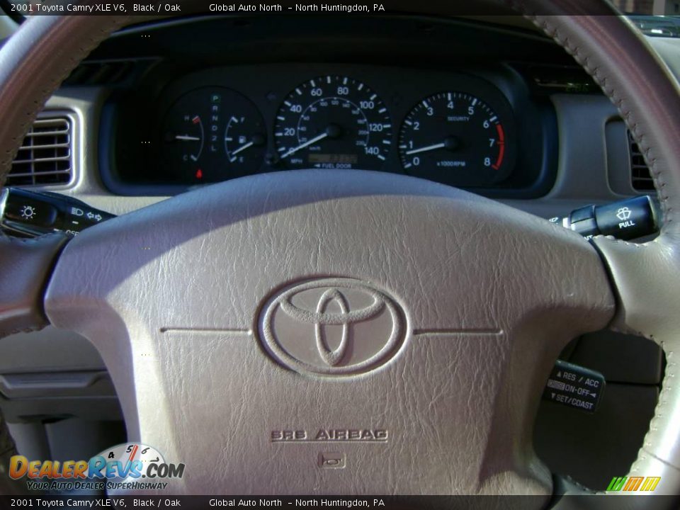 2001 Toyota Camry XLE V6 Black / Oak Photo #16