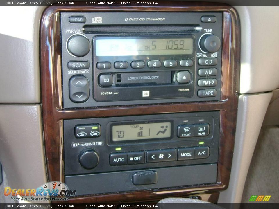 2001 Toyota Camry XLE V6 Black / Oak Photo #18