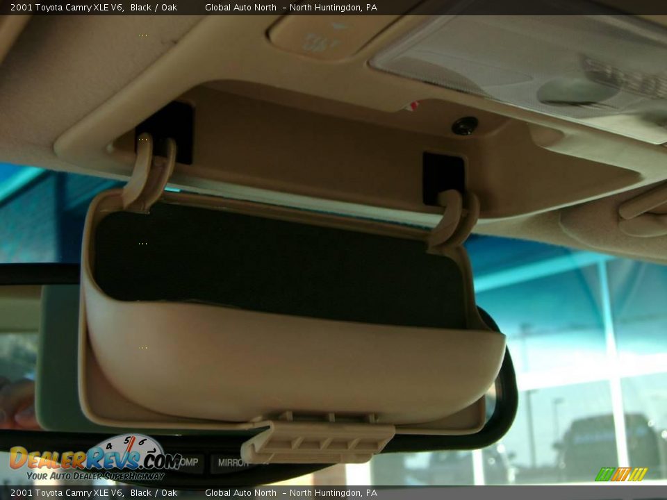 2001 Toyota Camry XLE V6 Black / Oak Photo #19