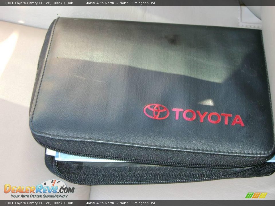 2001 Toyota Camry XLE V6 Black / Oak Photo #22