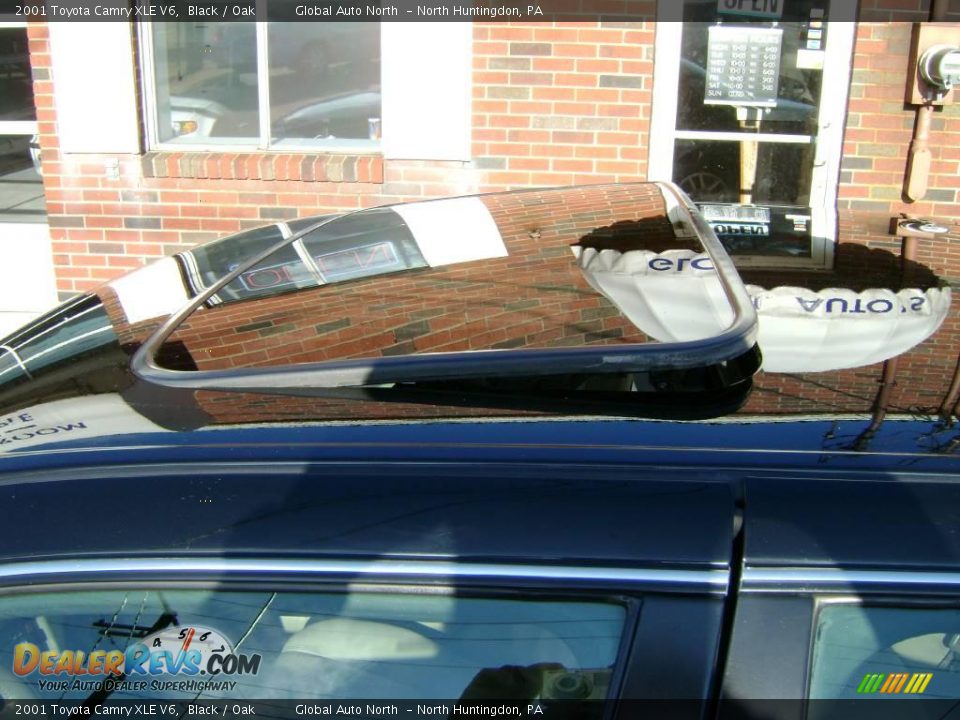 2001 Toyota Camry XLE V6 Black / Oak Photo #23