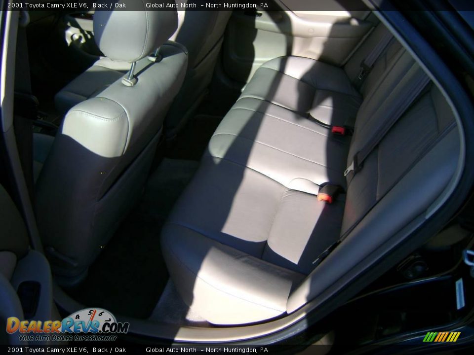 2001 Toyota Camry XLE V6 Black / Oak Photo #25