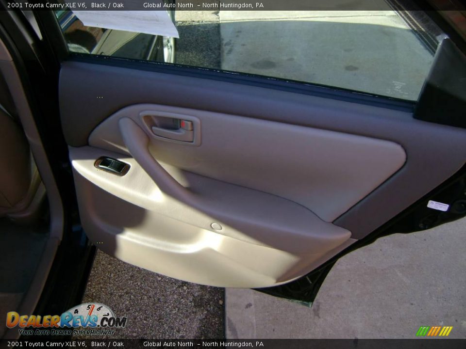 2001 Toyota Camry XLE V6 Black / Oak Photo #27