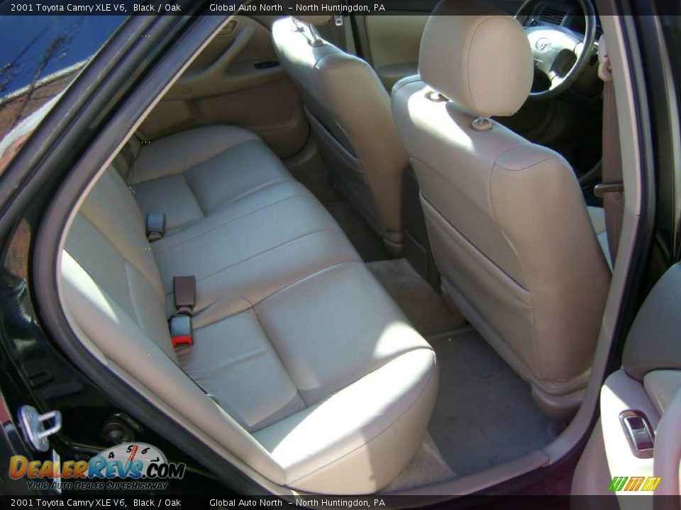 2001 Toyota Camry XLE V6 Black / Oak Photo #28