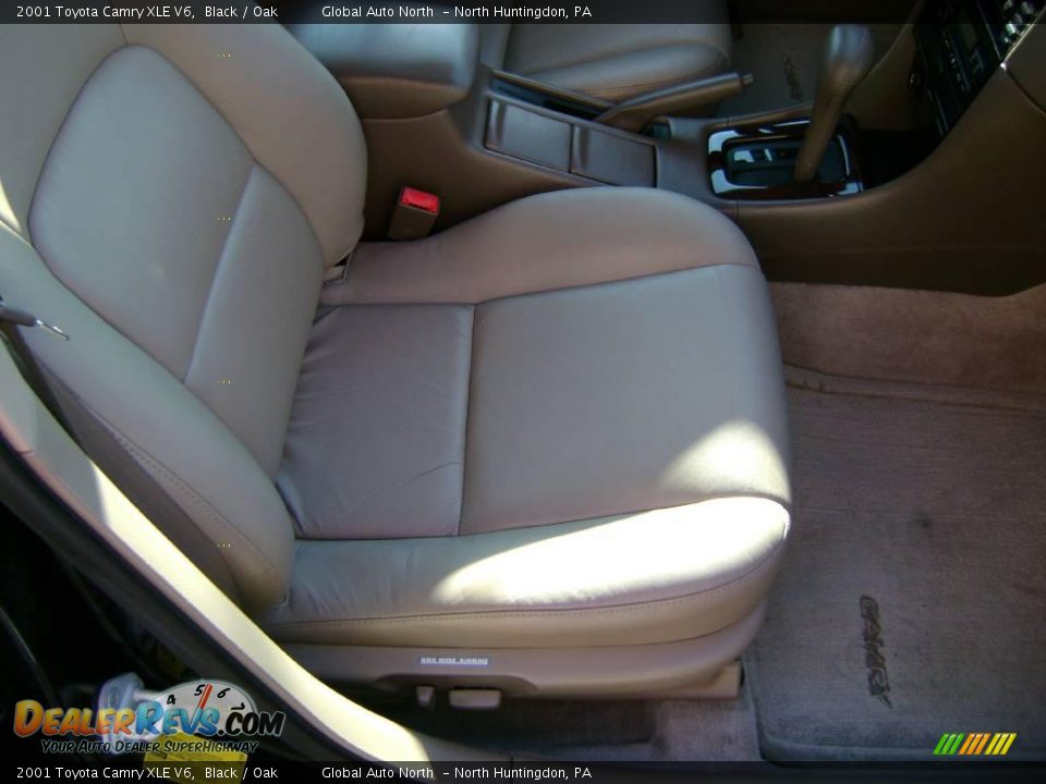 2001 Toyota Camry XLE V6 Black / Oak Photo #30