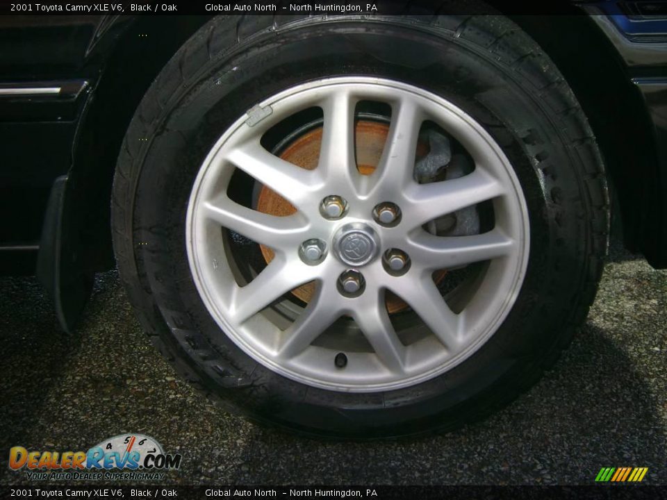 2001 Toyota Camry XLE V6 Black / Oak Photo #32