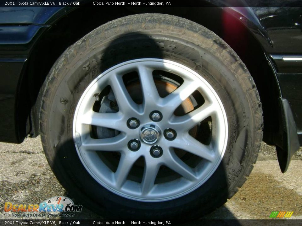 2001 Toyota Camry XLE V6 Black / Oak Photo #35