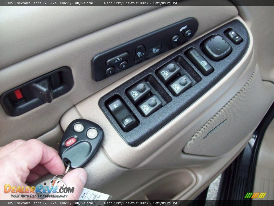 2005 Chevrolet Tahoe Z71 4x4 Black / Tan/Neutral Photo #5