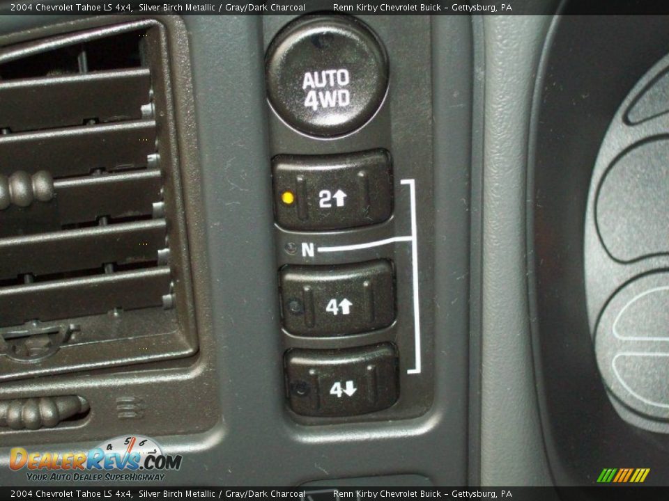 2004 Chevrolet Tahoe LS 4x4 Silver Birch Metallic / Gray/Dark Charcoal Photo #26