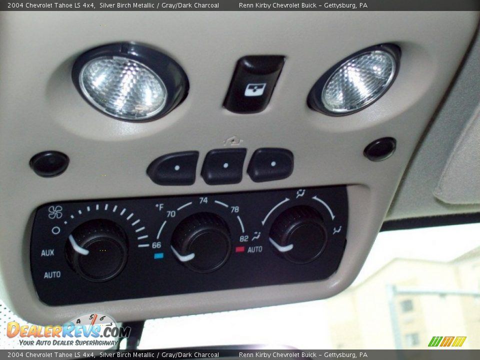 2004 Chevrolet Tahoe LS 4x4 Silver Birch Metallic / Gray/Dark Charcoal Photo #28