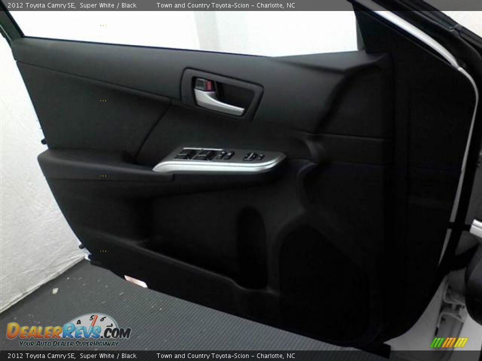 2012 Toyota Camry SE Super White / Black Photo #7