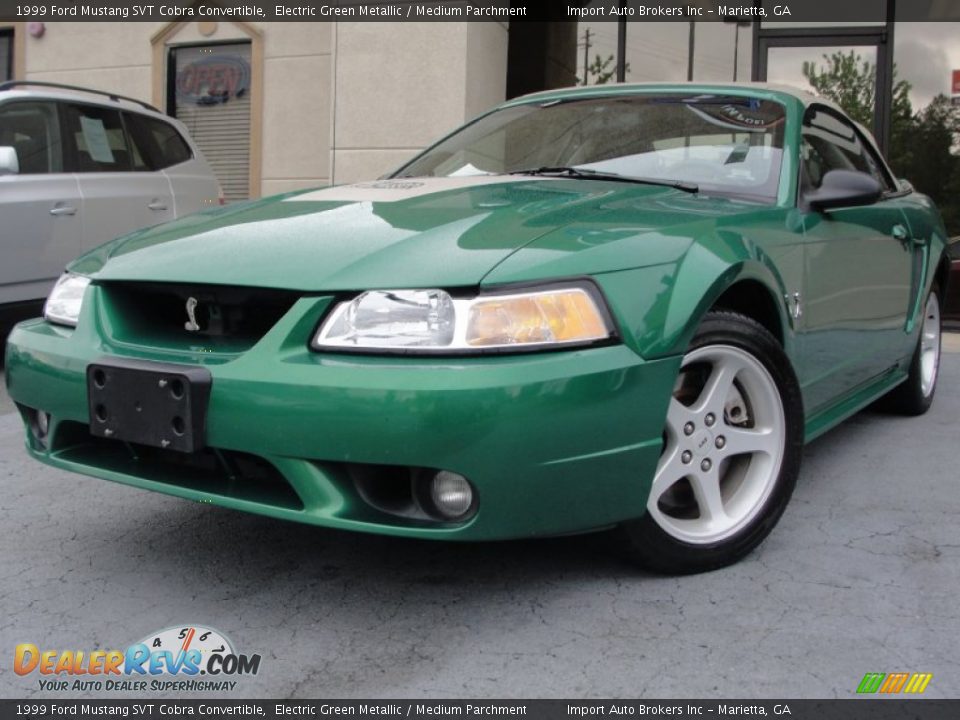 Front 3/4 View of 1999 Ford Mustang SVT Cobra Convertible Photo #3