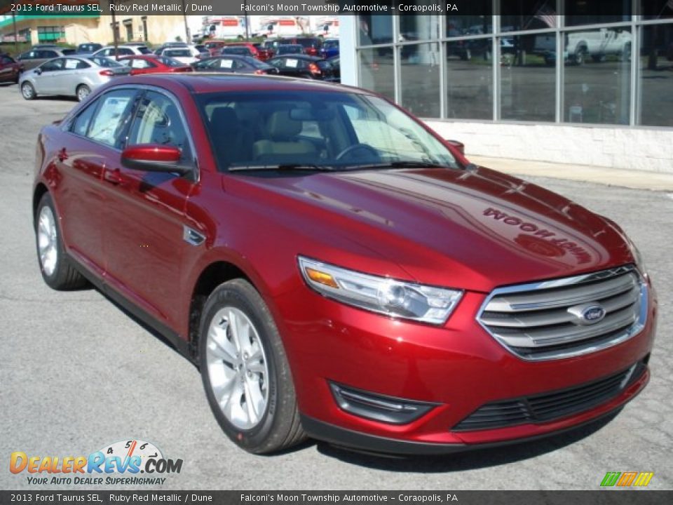 Front 3/4 View of 2013 Ford Taurus SEL Photo #2