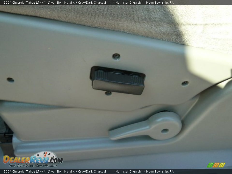 2004 Chevrolet Tahoe LS 4x4 Silver Birch Metallic / Gray/Dark Charcoal Photo #16