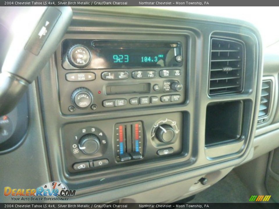 2004 Chevrolet Tahoe LS 4x4 Silver Birch Metallic / Gray/Dark Charcoal Photo #18