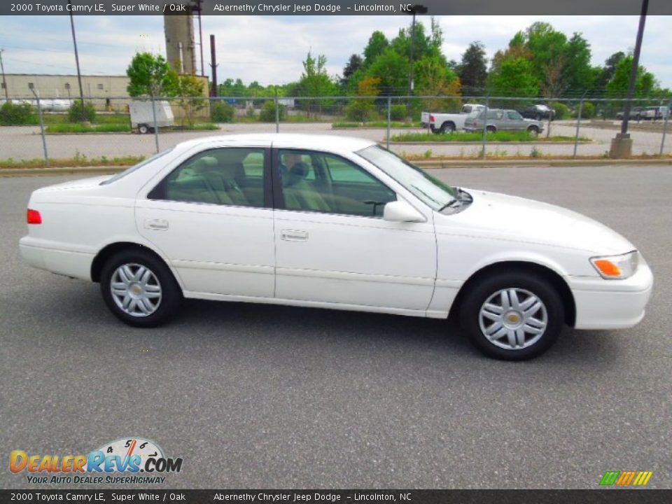 2000 Toyota Camry LE Super White / Oak Photo #3