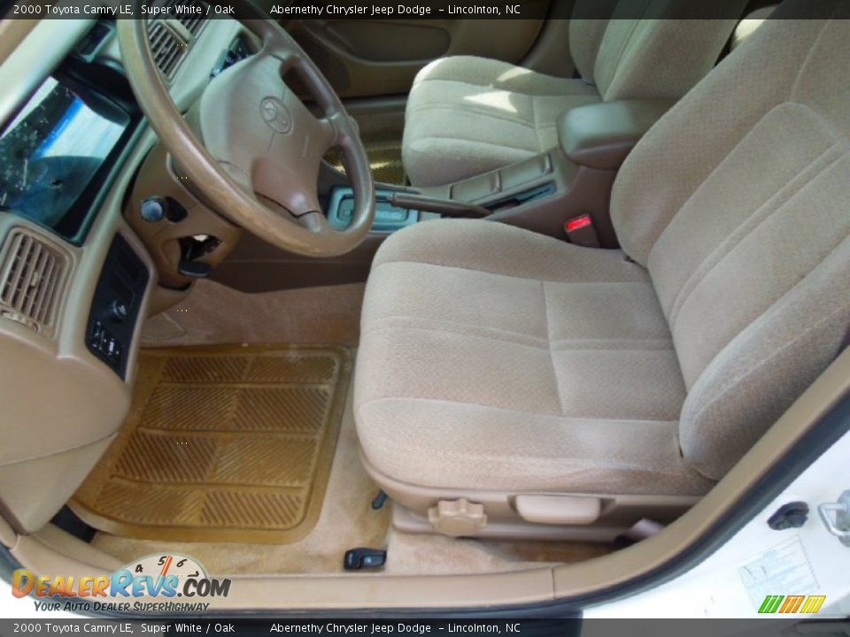 2000 Toyota Camry LE Super White / Oak Photo #8