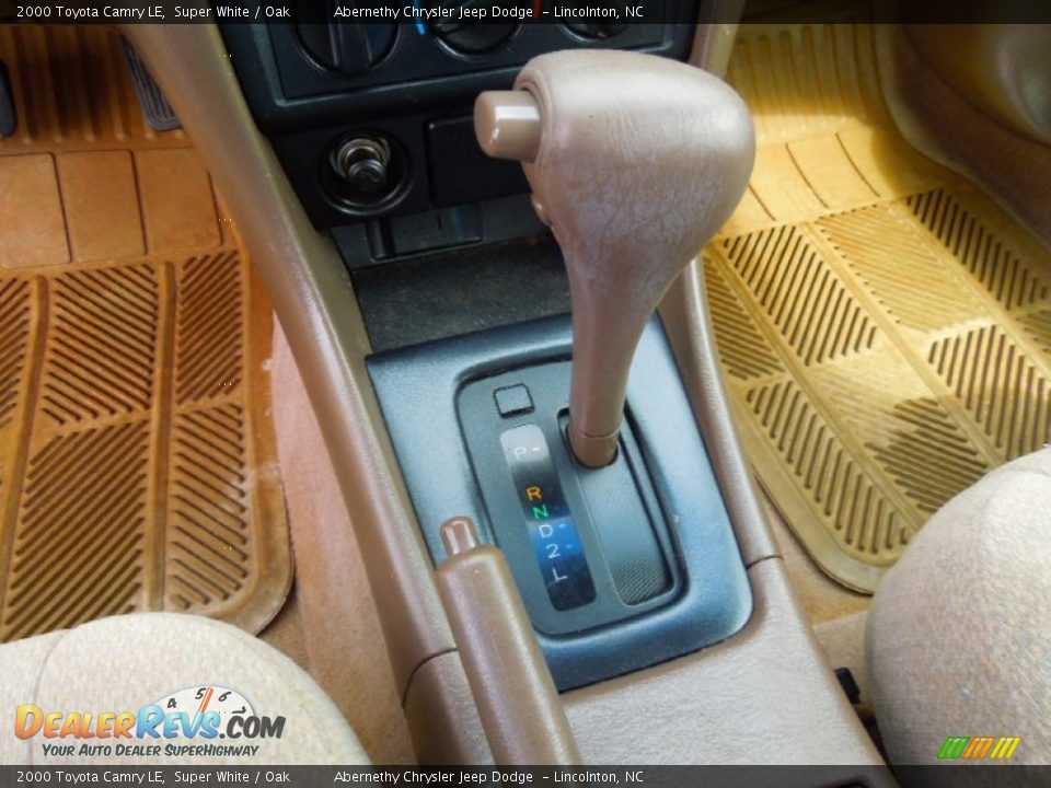 2000 Toyota Camry LE Super White / Oak Photo #11