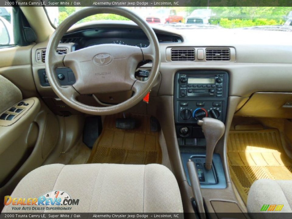 2000 Toyota Camry LE Super White / Oak Photo #16