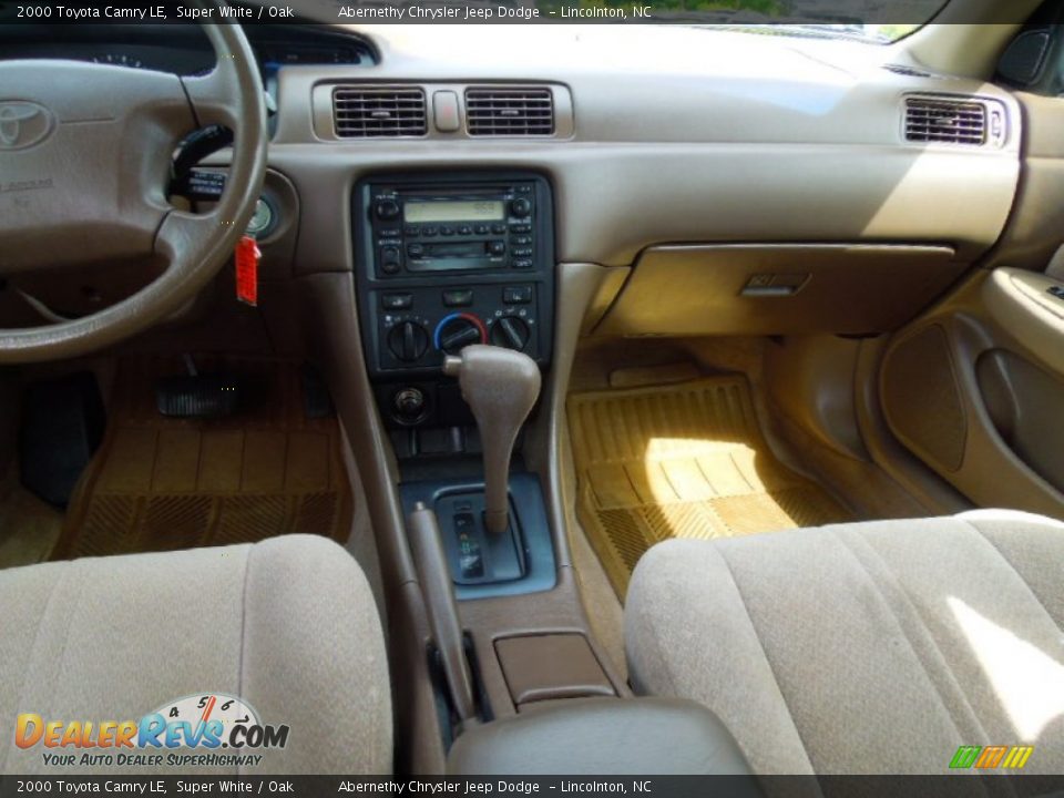 2000 Toyota Camry LE Super White / Oak Photo #17